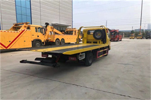 天长非事故拖车